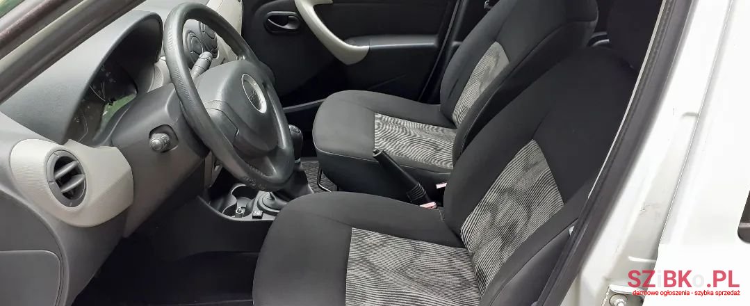 2010' Dacia Sandero photo #5