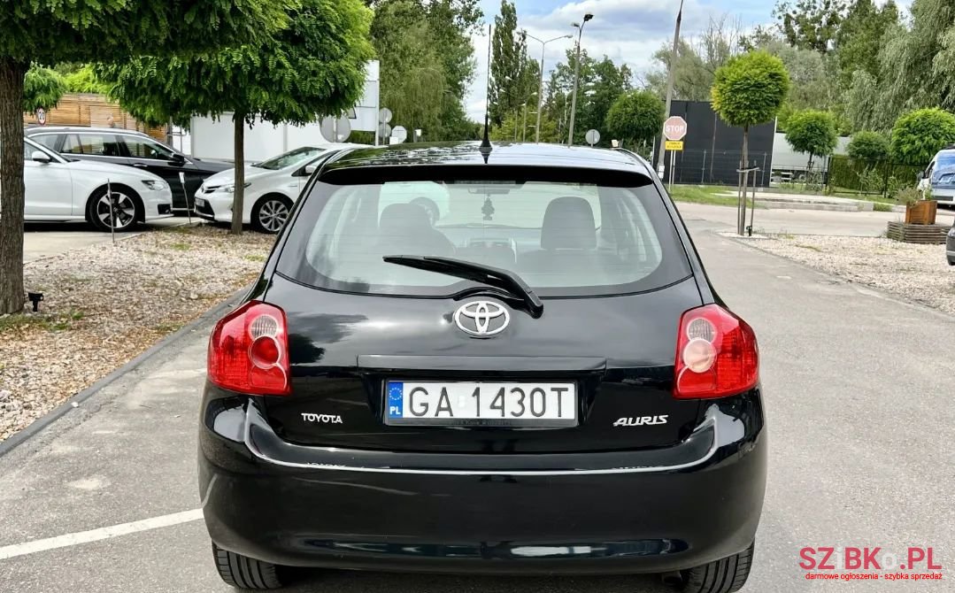 2007' Toyota Auris photo #5