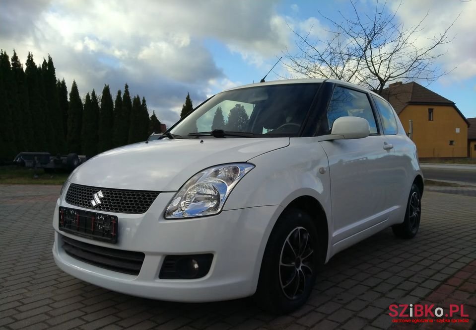2009' Suzuki Swift photo #2