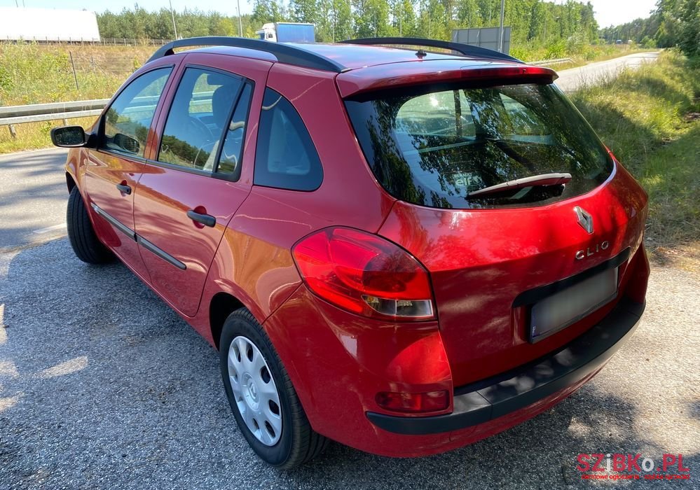 2008' Renault Clio photo #2