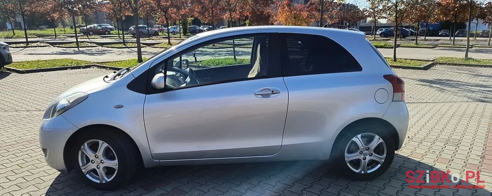 2011' Toyota Yaris 1.33 Luna photo #2