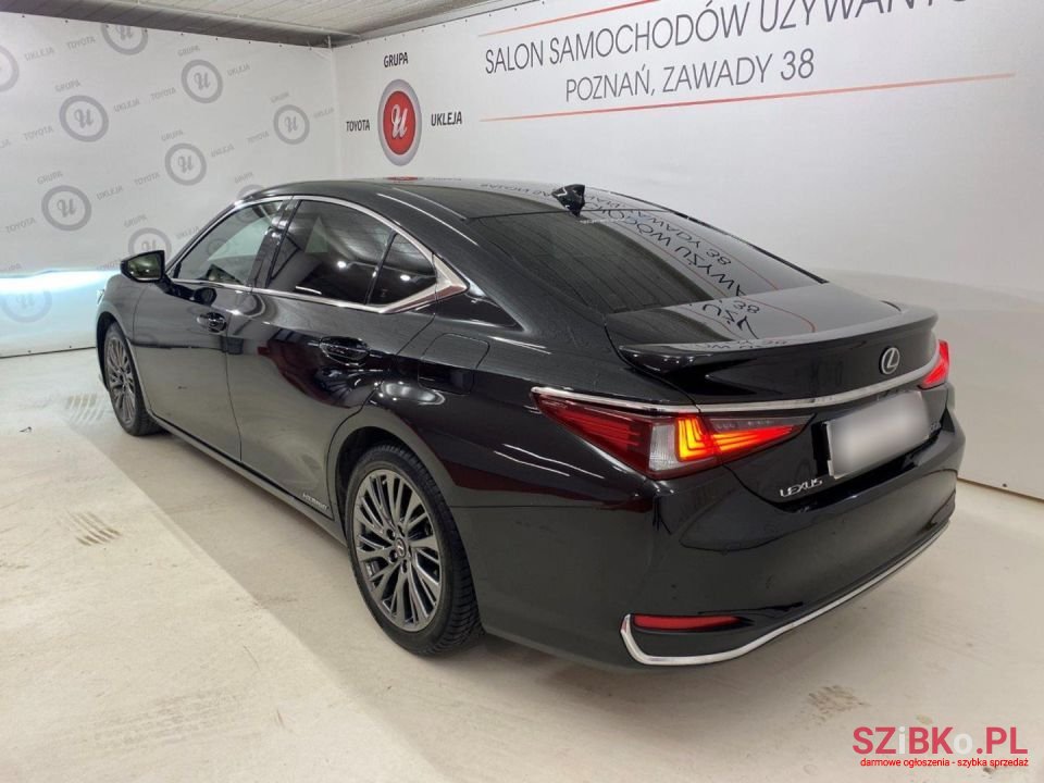 2021' Lexus ES photo #6
