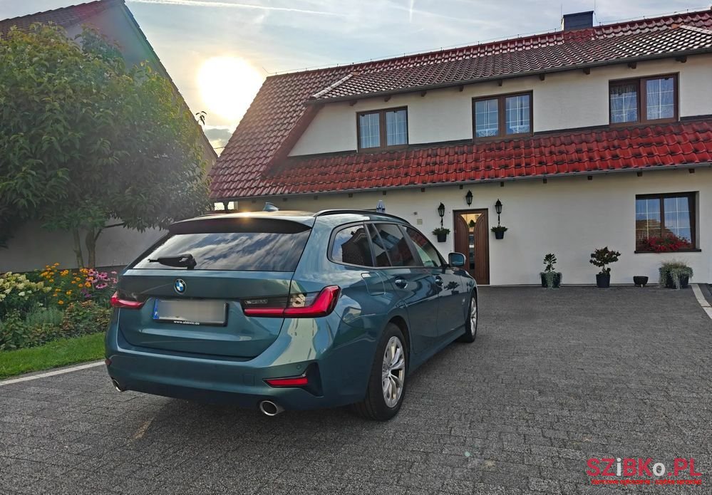 2021' BMW 3 Series 320D Advantage photo #6