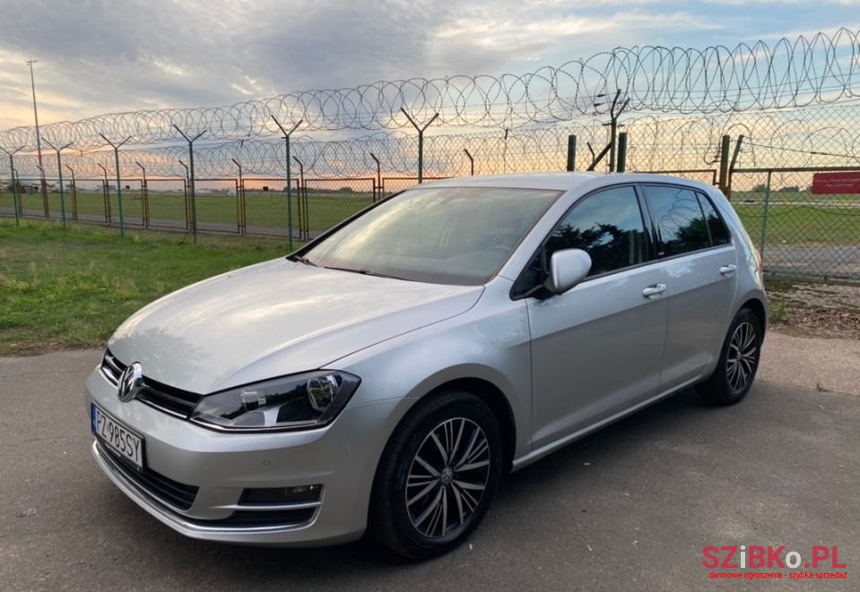 2016' Volkswagen Golf photo #1