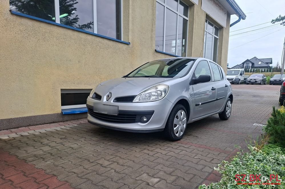 2008' Renault Clio photo #3