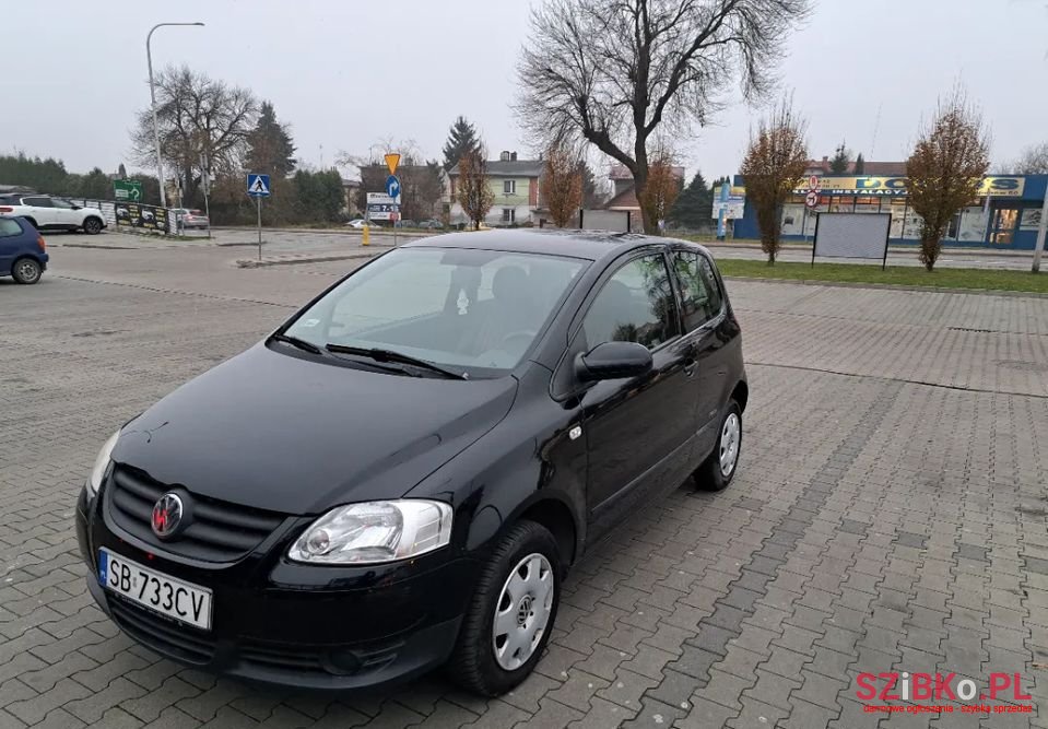 2006' Volkswagen Fox photo #2