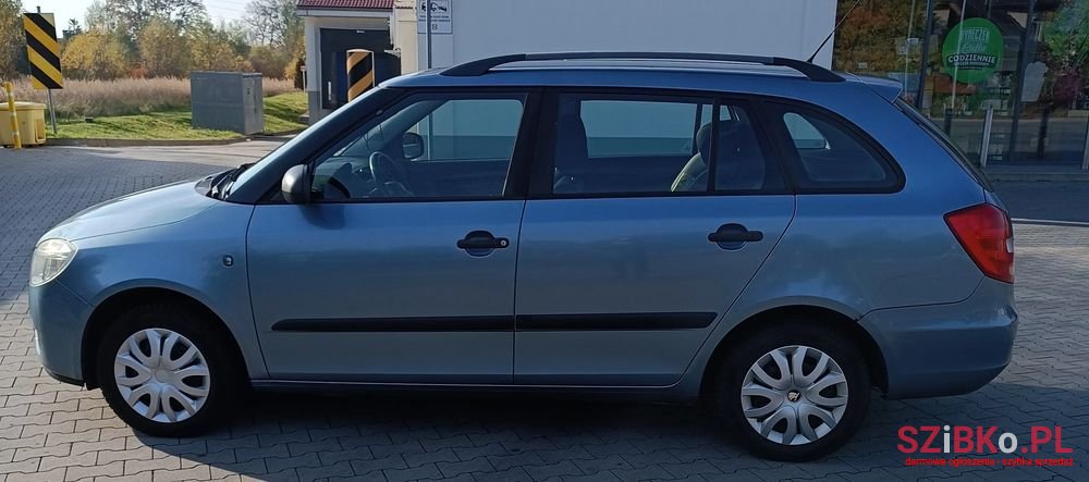 2009' Skoda Fabia Combi photo #1
