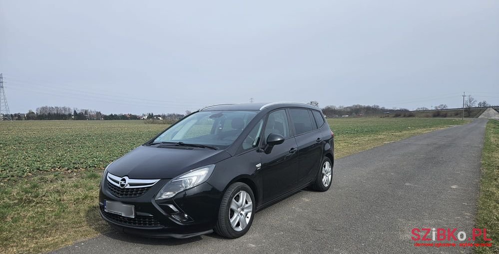 2014' Opel Zafira 2.0 Cdti Cosmo photo #2