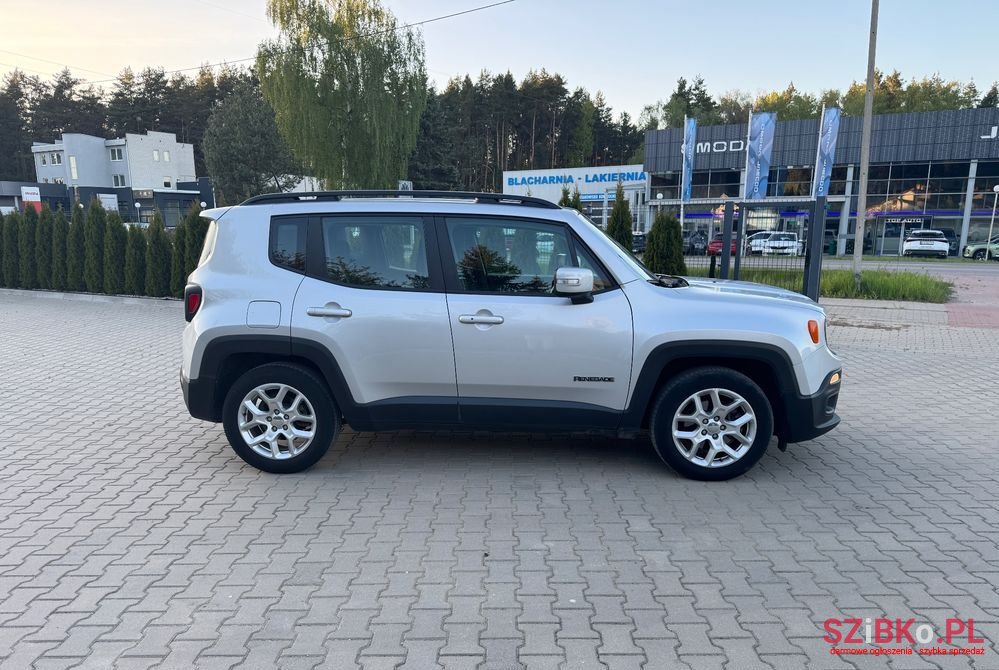 2016' Jeep Renegade photo #5