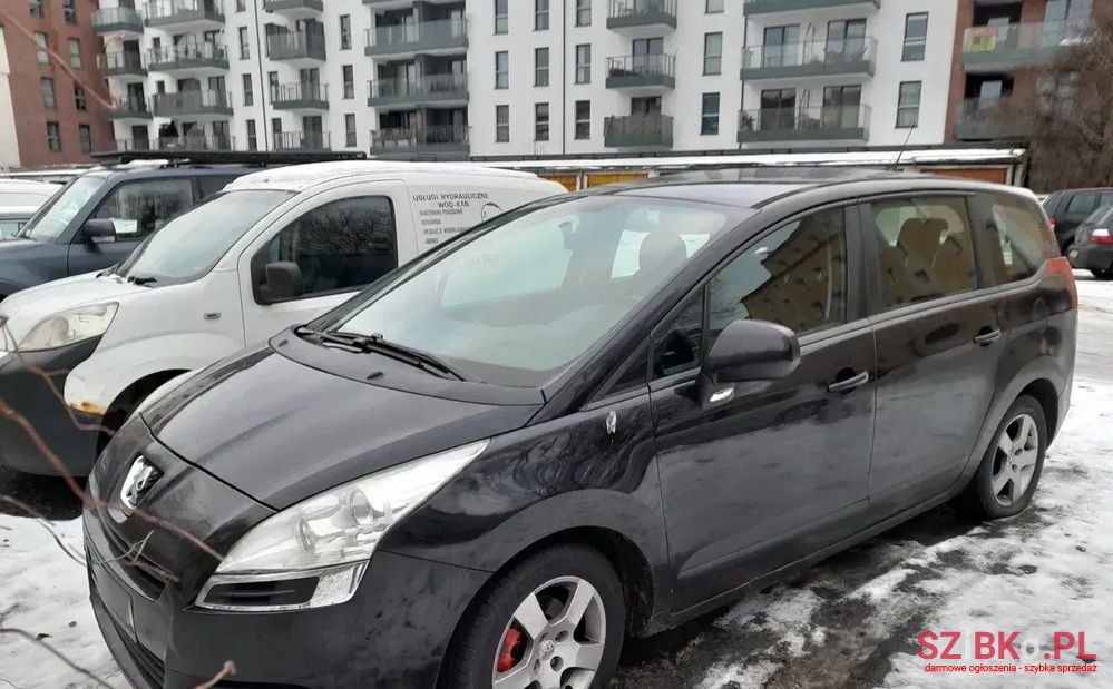 2010' Peugeot 5008 photo #2