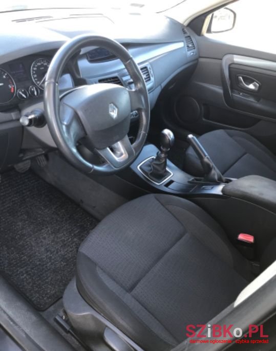 2010' Renault Laguna photo #6