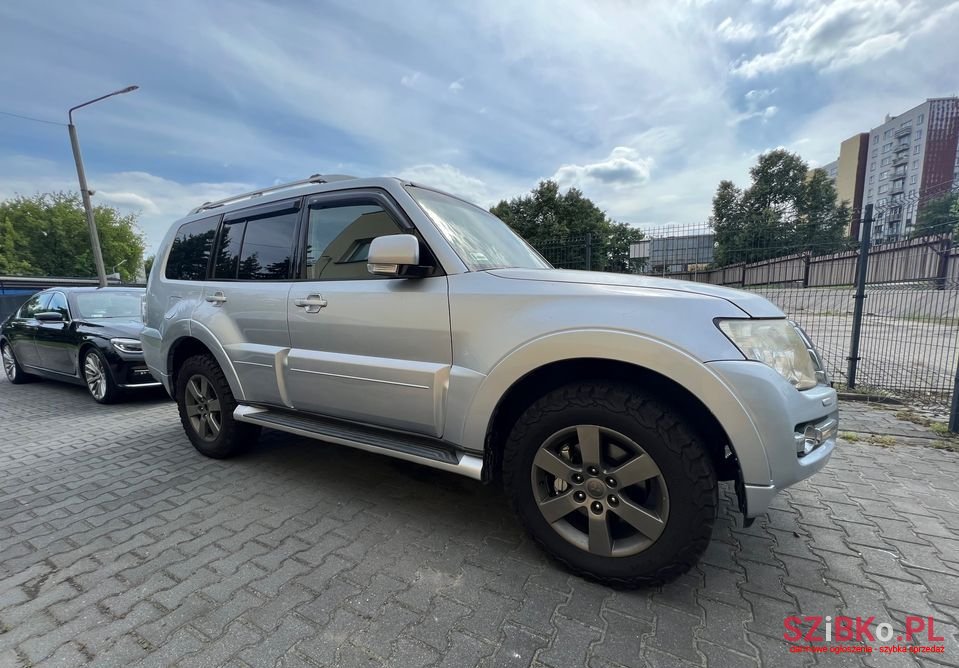 2007' Mitsubishi Pajero photo #5
