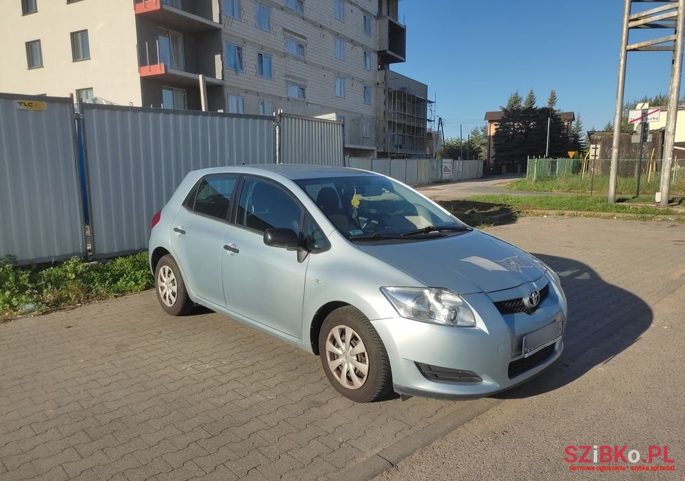 2009' Toyota Auris photo #4