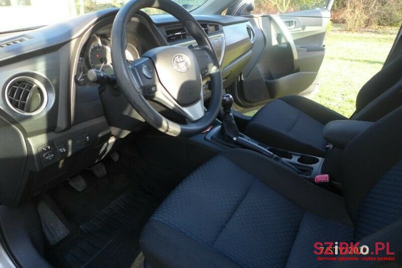 2015' Toyota Auris photo #5