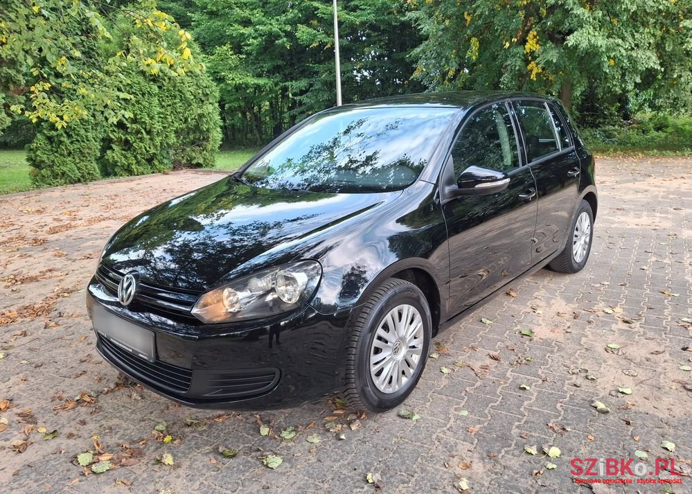 2009' Volkswagen Golf photo #1