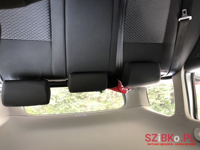 2011' Volkswagen Golf VI 1.6TDI photo #6