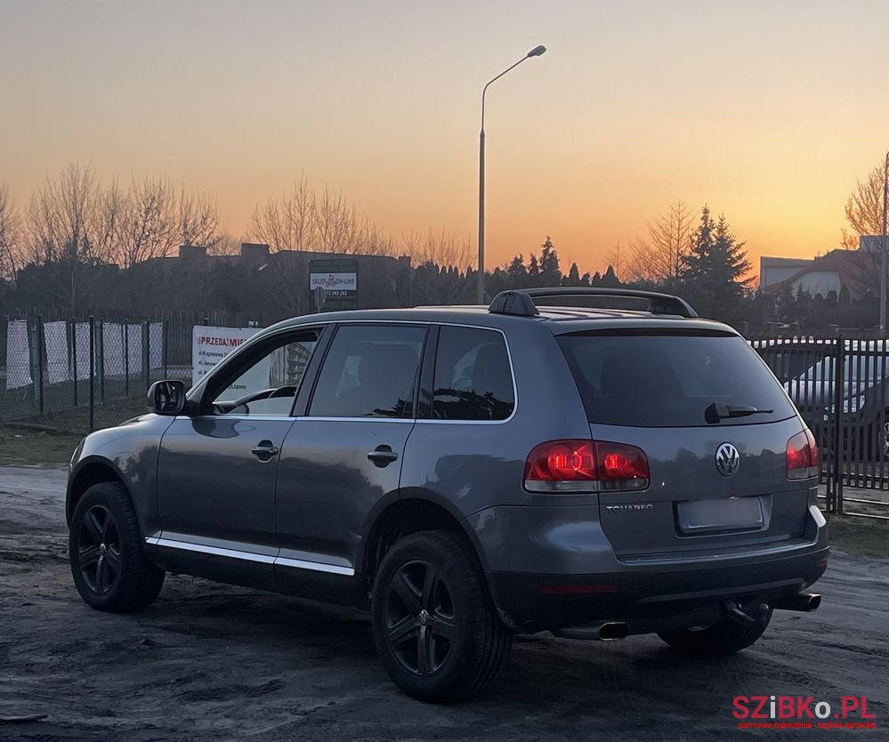 2004' Volkswagen Touareg photo #1
