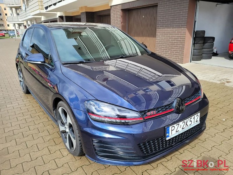 2015' Volkswagen Golf photo #2