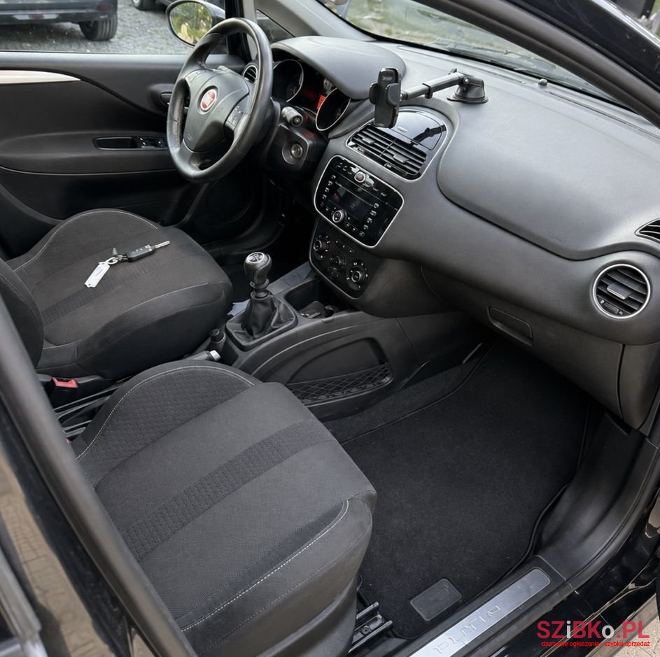 2010' Fiat Punto Evo photo #4