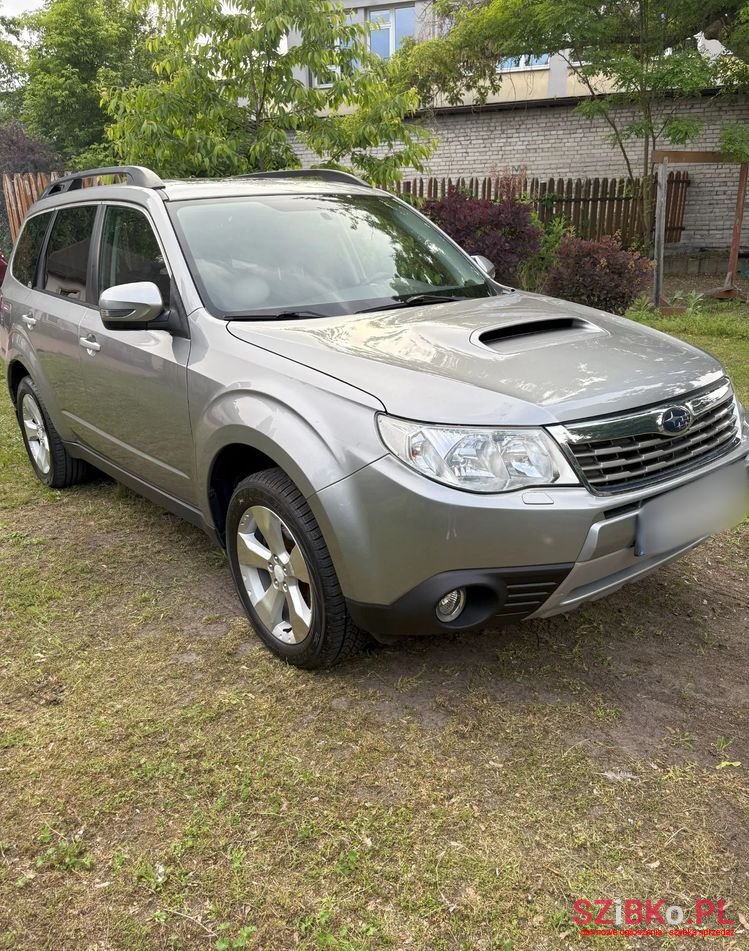 2011' Subaru Forester photo #1