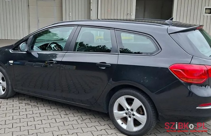 2014' Opel Astra photo #1