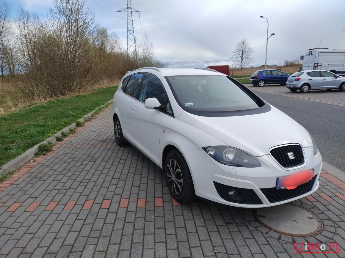 2010' SEAT Altea XL photo #2