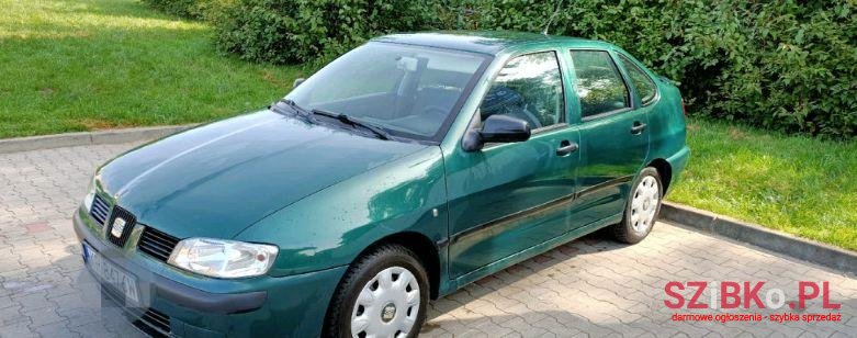 2002' SEAT Cordoba photo #1