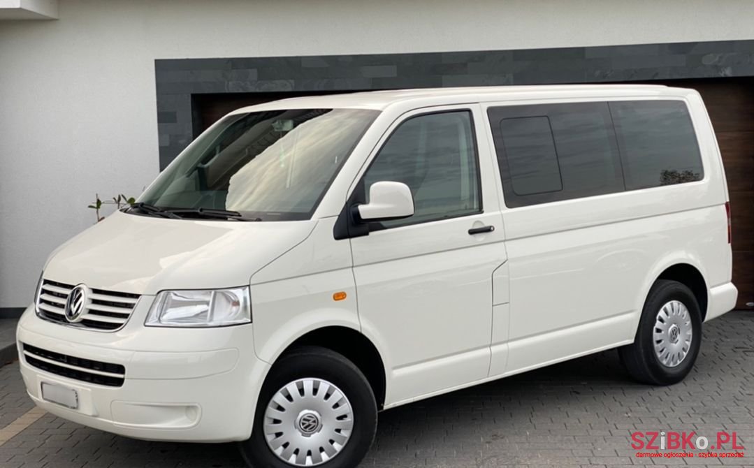 2005' Volkswagen Caravelle photo #2