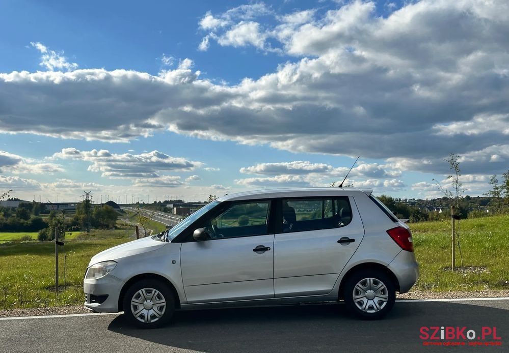 2011' Skoda Fabia photo #4