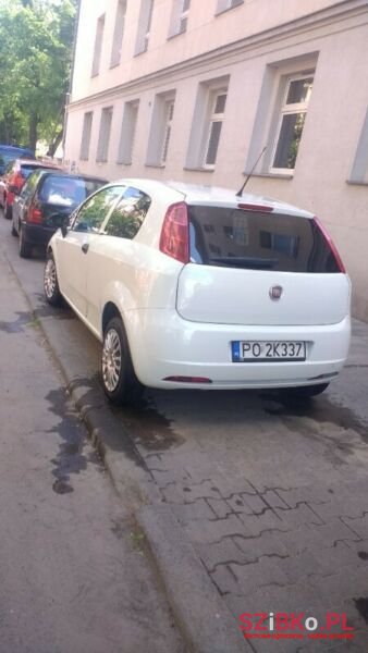 2011' Fiat Punto photo #2