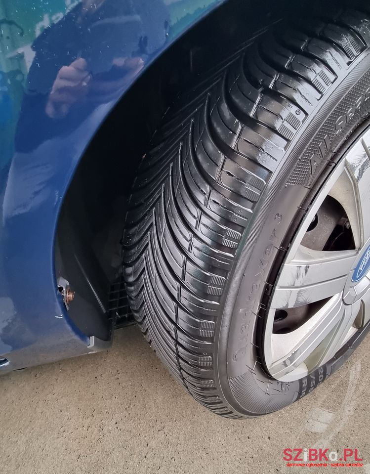 2010' Ford Focus photo #3