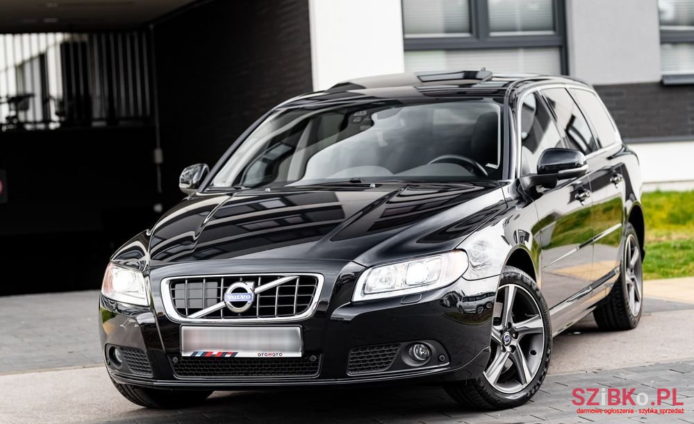 2011' Volvo V70 D3 photo #2