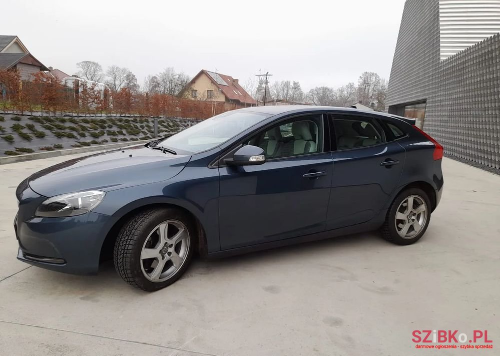 2018' Volvo V40 photo #2