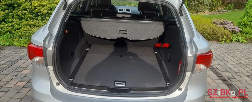 2013' Toyota Avensis photo #5