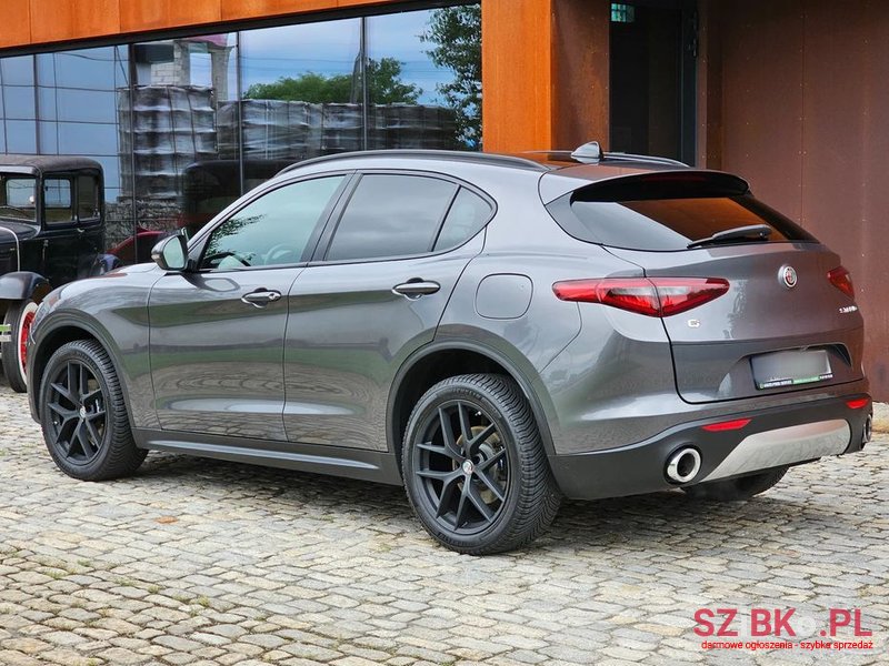2018' Alfa Romeo Stelvio photo #3