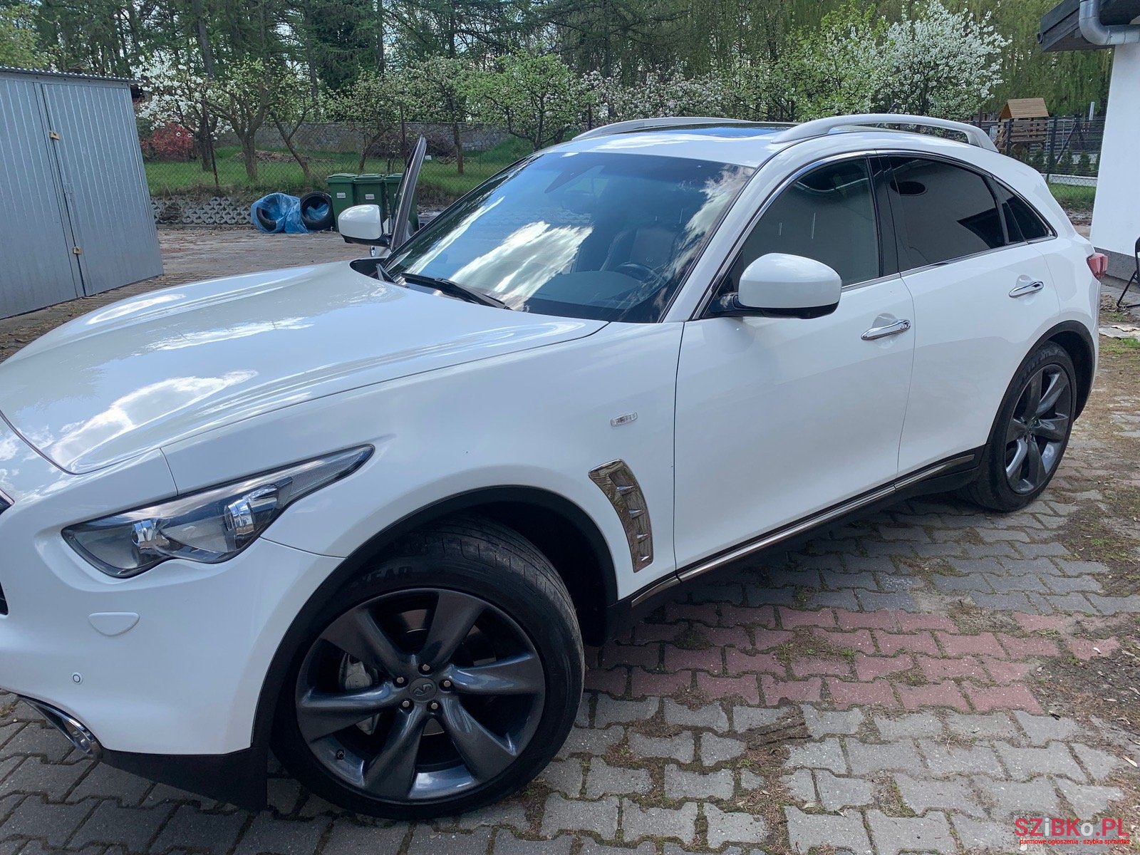 2011' Infiniti FX 30d S photo #4