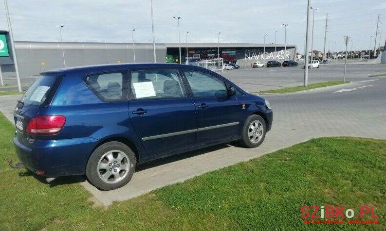 2001' Toyota Avensis photo #1