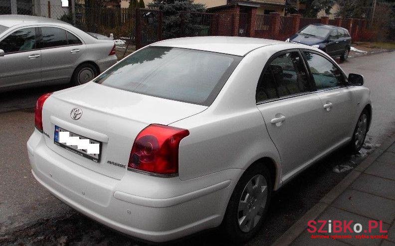 2004' Toyota Avensis photo #1