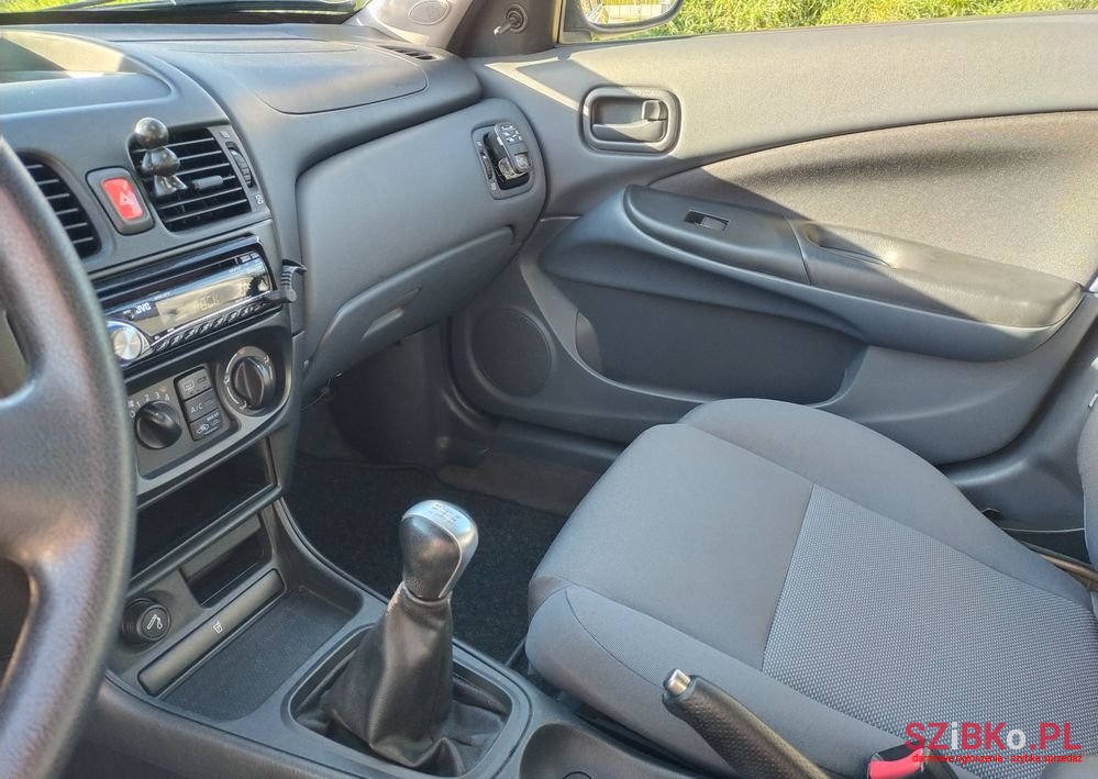 2005' Nissan Almera photo #6