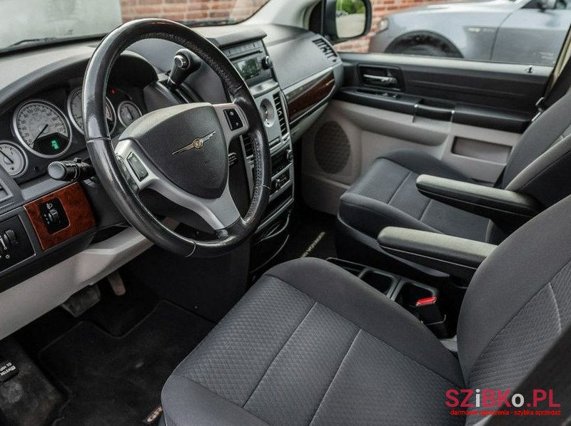 2011' Chrysler Grand Voyager photo #6