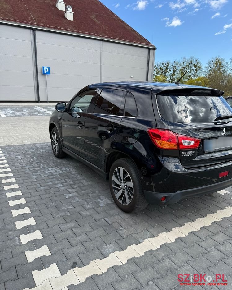 2015' Mitsubishi ASX photo #2