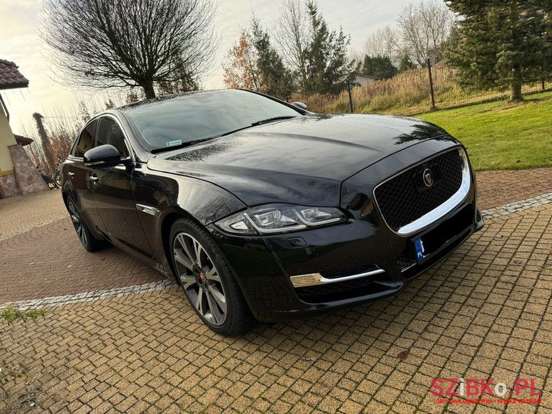 2016' Jaguar XJ photo #2