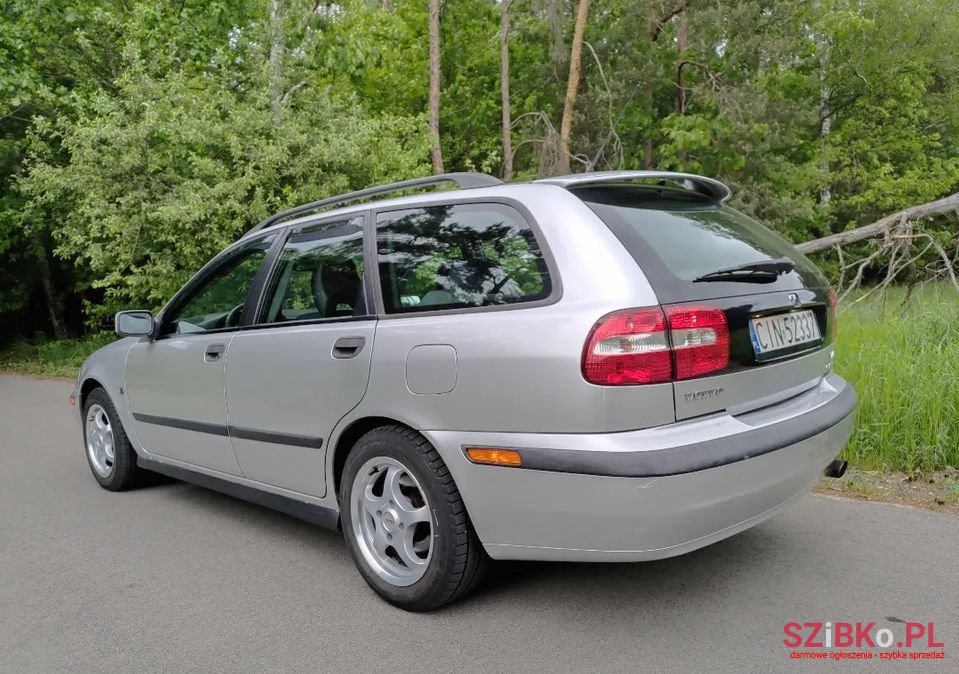 2004' Volvo V40 photo #5