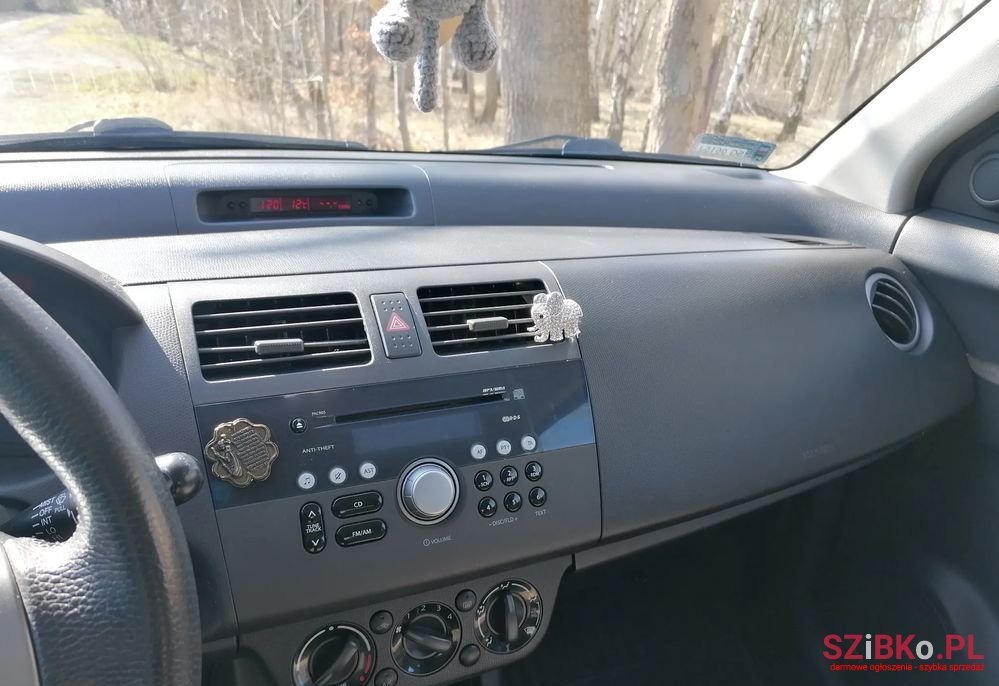 2009' Suzuki Swift photo #5