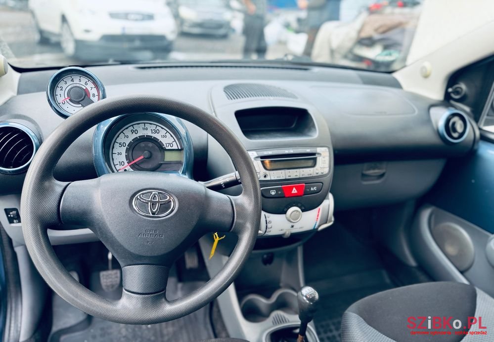 2009' Toyota Aygo Coolblue photo #5