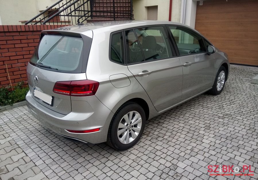 2019' Volkswagen Golf photo #4