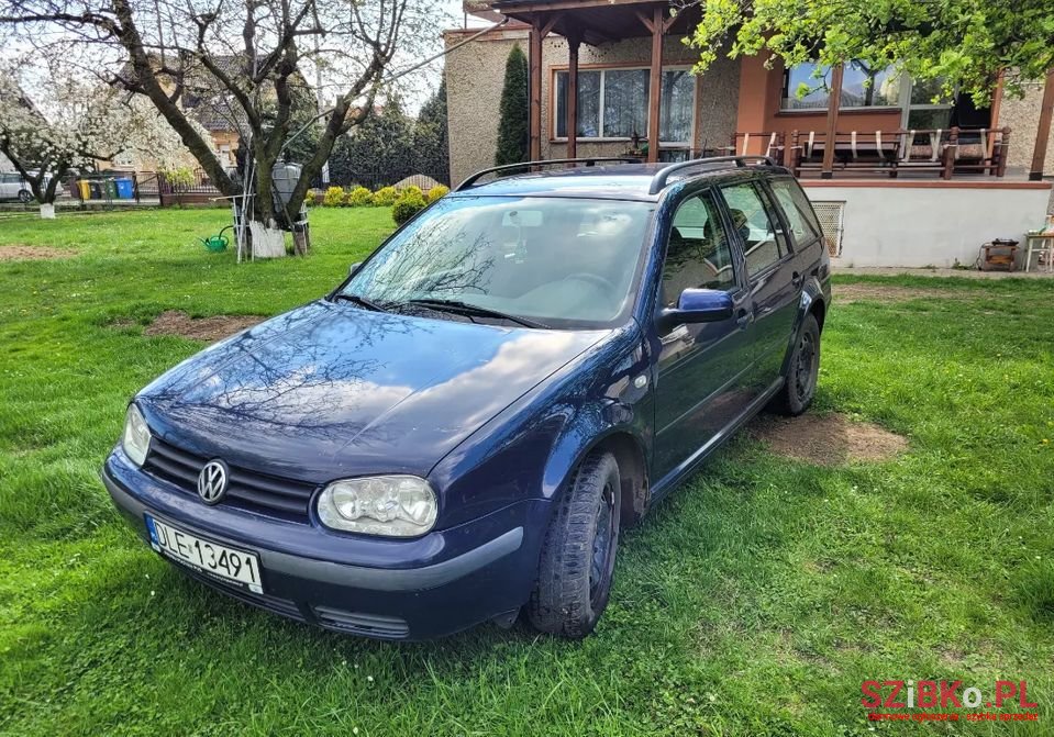 2001' Volkswagen Golf photo #5