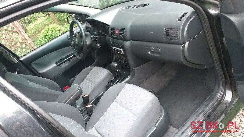 2004' Skoda Octavia photo #6