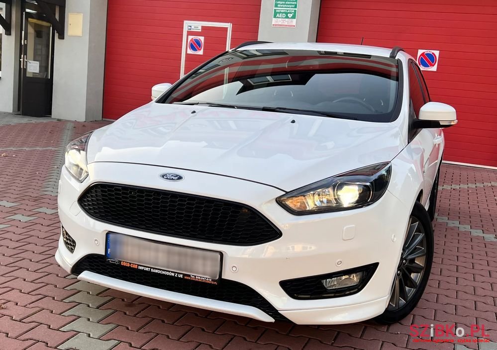 2017' Ford Focus photo #2