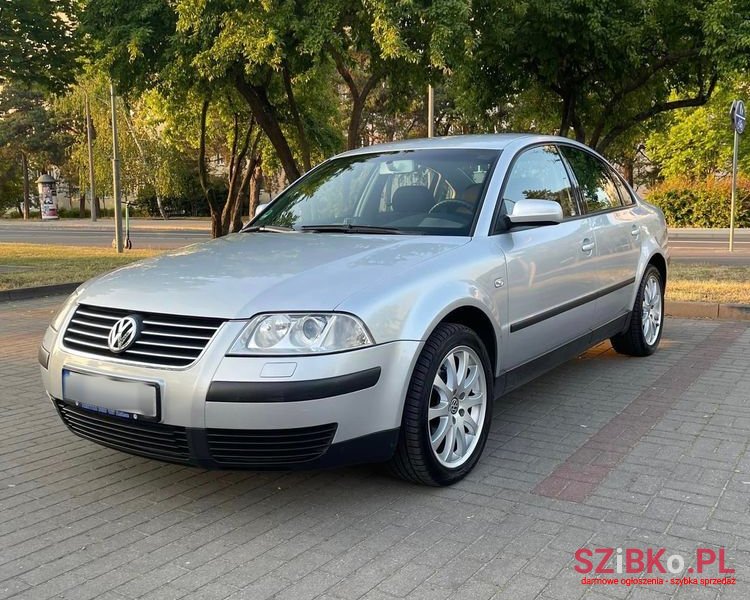 2002' Volkswagen Passat photo #1